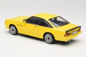 Opel Manta B GT/E Rumen Revell 1:18 08421 Kovina – slika 7 od 8