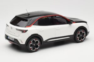 Opel Mokka-E GS Line Jada Bel Otto 1:18 OT1045 Smola – slika 2 od 6