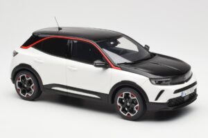Opel Mokka-E GS Line Jada Bel Otto 1:18 OT1045 Smola – slika 4 od 6