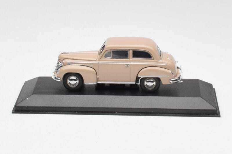 Opel Olympia A Bež Minichamps 1:43 430040404 Kovina