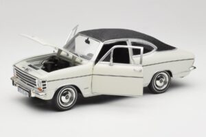 Opel Olympia A Coupe Bela Črna Revell 1:18 8446 Kovina – slika 2 od 8
