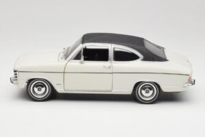 Opel Olympia A Coupe Bela Črna Revell 1:18 8446 Kovina – slika 4 od 8