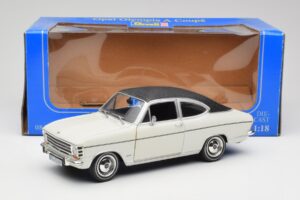 Opel Olympia A Coupe Bela Črna Revell 1:18 8446 Kovina – slika 8 od 8