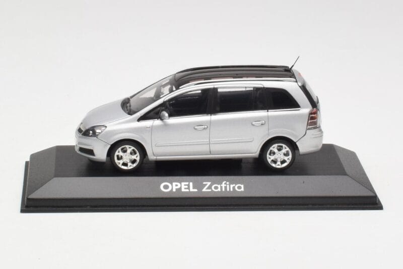 Opel Zafira B Srebrna Minichamps 1:43 1799109 Kovina