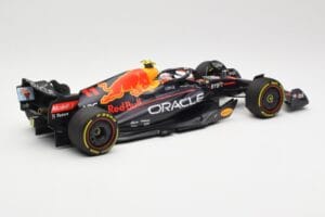 Oracle Red Bull Racing RB18 #11 S. Perez Miami GP 2022 Minichamps 1:18 110220511 Kovina – slika 2 od 6