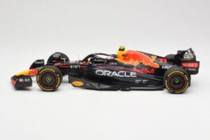Oracle Red Bull Racing RB18 #11 S. Perez Miami GP 2022 Minichamps 1:18 110220511 Kovina – slika 3 od 6