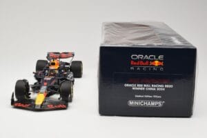 Red Bull Racing RB20 #1 M. Verstappen Winner China GP 2024 Minichamps 1:18 110240501 Kovina – slika 6 od 6