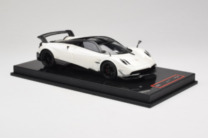 Pagani Huayra BC White Metallic Yy Model 1:18 REMC025 Smola – slika 4 od 7