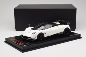 Pagani Huayra BC White Metallic Yy Model 1:18 REMC025 Smola – slika 7 od 7