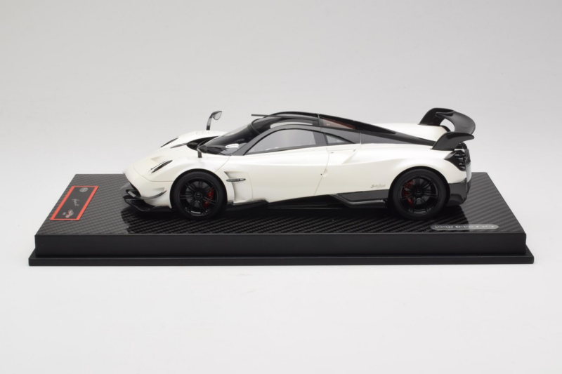 Pagani Huayra BC White Metallic Yy Model 1:18 REMC025 Smola