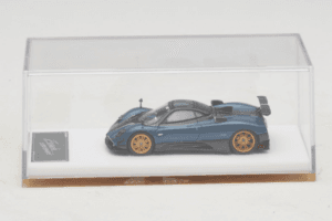 Pagani Zonda Tricolore Exposed Carbon Moder Henson & Heaven 1:64 PZTECB01 Kovina – slika 6 od 7