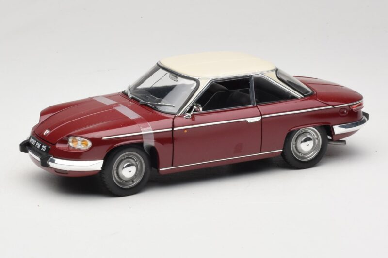 Panhard 24 CT Rdeč Solido 1:18 1832500 Kovina