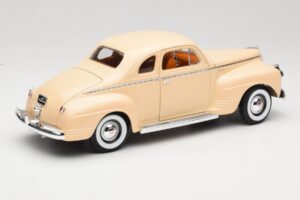 Plymouth Coupe Bež Road Signature 1:18 92398 Kovina – slika 3 od 8