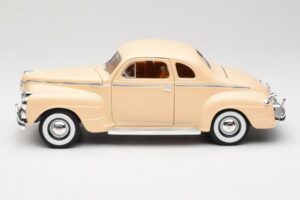 Plymouth Coupe Bež Road Signature 1:18 92398 Kovina – slika 4 od 8