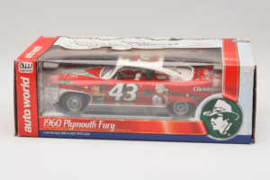 Plymouth Fury #43 R. Petty NASCAR 1960 Auto World 1:24 AW24003/06 Kovina