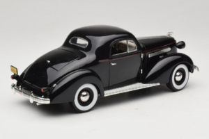 Pontiac Deluxe Črn Signature Models 1:18 18106 Kovina – slika 3 od 8