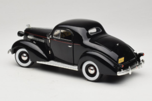 Pontiac Deluxe Črn Signature Models 1:18 18106 Kovina – slika 7 od 8