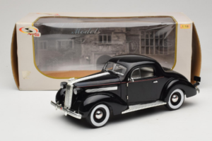 Pontiac Deluxe Črn Signature Models 1:18 18106 Kovina – slika 8 od 8