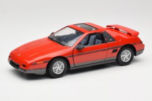 Pontiac Fiero GT Rdeč Road Signature 1:18 92588 Kovina