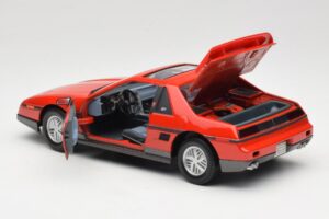 Pontiac Fiero GT Rdeč Road Signature 1:18 92588 Kovina – slika 5 od 8