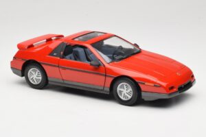 Pontiac Fiero GT Rdeč Road Signature 1:18 92588 Kovina – slika 6 od 8