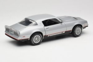 Pontiac Firebird Formula Srebrn ERTL 1:18 33514 Kovina – slika 3 od 8