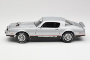 Pontiac Firebird Formula Srebrn ERTL 1:18 33514 Kovina – slika 4 od 8