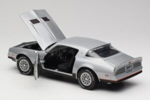 Pontiac Firebird Formula Srebrn ERTL 1:18 33514 Kovina – slika 5 od 8