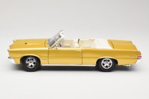 Pontiac GTO Hurst Edition Zlat Maisto 1:18 531884 Kovina – slika 4 od 8