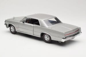 Pontiac GTO Srebrna Sun Star 1:18 1821 Kovina – slika 7 od 8