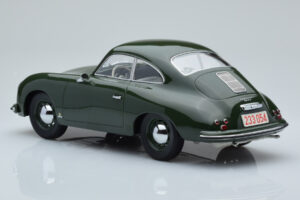 Porsche 356 Zelen Norev 1:18 187453 Kovina – slika 5 od 6
