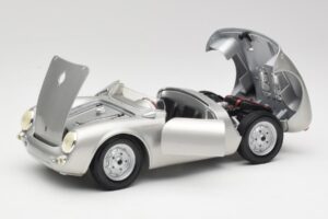 Porsche 550 A Spyder Srebrna Maisto 1:18 50314 Kovina – slika 2 od 8