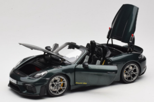 Porsche 718 Spyder RS Weissach Pack Forest Green Norev 1:18 187272 Kovina – slika 2 od 8