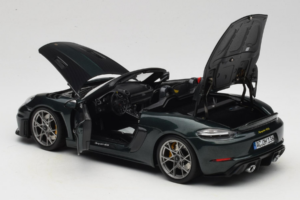 Porsche 718 Spyder RS Weissach Pack Forest Green Norev 1:18 187272 Kovina – slika 5 od 8