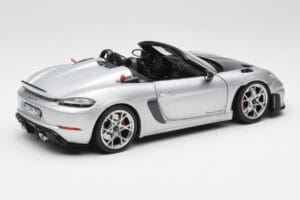Porsche 718 Spyder RS Weissach Pack GT-Silver Metallic Norev 1:18 187270 Kovina – slika 3 od 8
