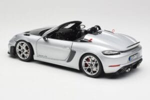 Porsche 718 Spyder RS Weissach Pack GT-Silver Metallic Norev 1:18 187270 Kovina – slika 7 od 8
