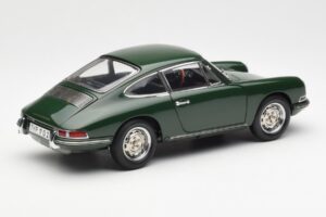 Porsche 901 Zelen CMC 1:18 M-067B Kovina – slika 2 od 6