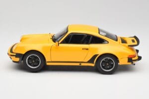 Porsche 911 930 Turbo 3.0 Rumena Norev 1:18 187579 Kovina – slika 4 od 8
