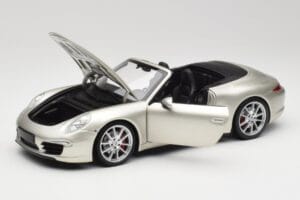 Porsche 911 991 Carrera S Kabriolet GT Srebrn Metalik Minichamps 1:18 100061030 Kovina – slika 2 od 8
