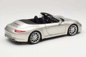 Porsche 911 991 Carrera S Kabriolet GT Srebrn Metalik Minichamps 1:18 100061030 Kovina – slika 3 od 8