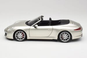 Porsche 911 991 Carrera S Kabriolet GT Srebrn Metalik Minichamps 1:18 100061030 Kovina – slika 4 od 8