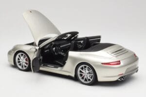 Porsche 911 991 Carrera S Kabriolet GT Srebrn Metalik Minichamps 1:18 100061030 Kovina – slika 5 od 8