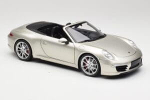 Porsche 911 991 Carrera S Kabriolet GT Srebrn Metalik Minichamps 1:18 100061030 Kovina – slika 6 od 8