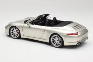 Porsche 911 991 Carrera S Kabriolet GT Srebrn Metalik Minichamps 1:18 100061030 Kovina – slika 7 od 8