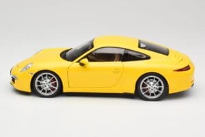 Porsche 911 991 Carrera S Racing Yellow Minichamps 1:18 100061021 Kovina – slika 4 od 8