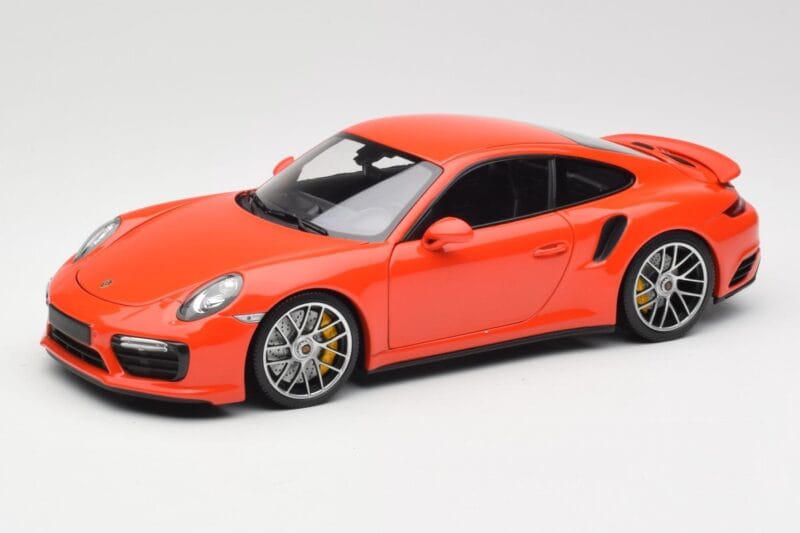 Porsche 911 991 Turbo S Lava Orange Minichamps 1:18 110067120 Kovina