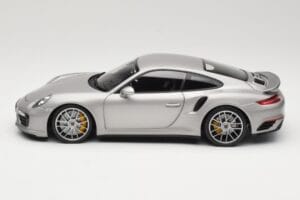 Porsche 911 991 Turbo S Srebrn Minichamps 1:18 113067126 Kovina – slika 4 od 8