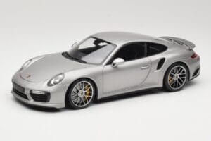 Porsche 911 991 Turbo S Srebrn Minichamps 1:18 113067126 Kovina