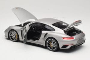 Porsche 911 991 Turbo S Srebrn Minichamps 1:18 113067126 Kovina – slika 5 od 8