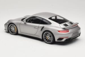 Porsche 911 991 Turbo S Srebrn Minichamps 1:18 113067126 Kovina – slika 7 od 8